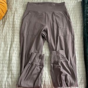 Lululemon Align Joggers, size 6